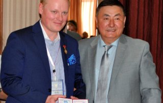 Dr hab. n. med. Piotr H. Skarżyński otrzymał złoty medal w Biszkeku