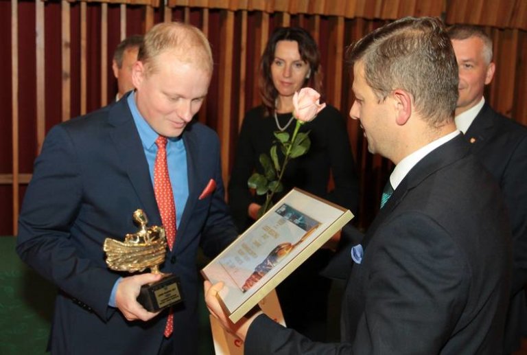 Dr Hab N Med Mgr Zarz Piotr H Skarżyński Członek Zarządu Csim Medincus Odebrał Nagrodę 9654